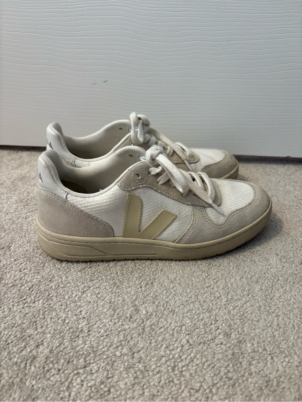 Veja Women’s Cream and Beige V-10 Sneakers